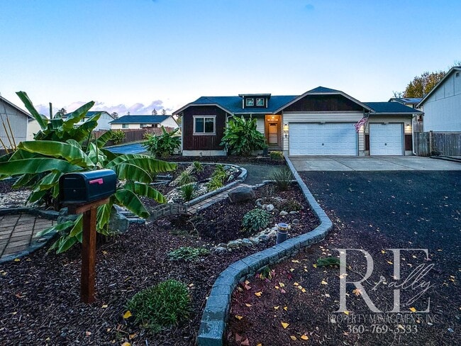 Single Story, Tranquil Gardens, 3-Car Garage! - Single Story, Tranquil Gardens, 3-Car Garage! House