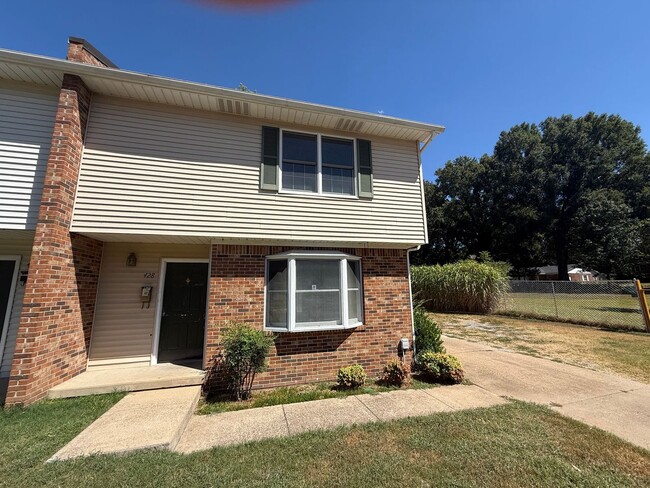 Photo - Moody St Duplex Unidad 428 Moody St