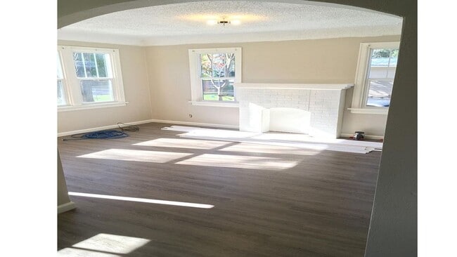 Building Photo - 705 N 16th St Unit 705 UP