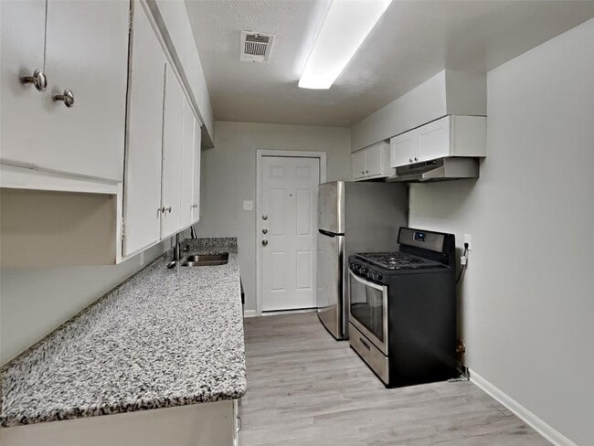 Photo - 3 BR/1BA |Single Family Home |  Gated backyard| In Denton