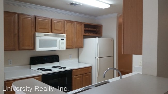 Building Photo - 18565 Bridle Club Dr