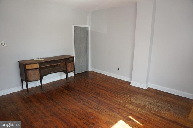 Photo - 535 Sandy St