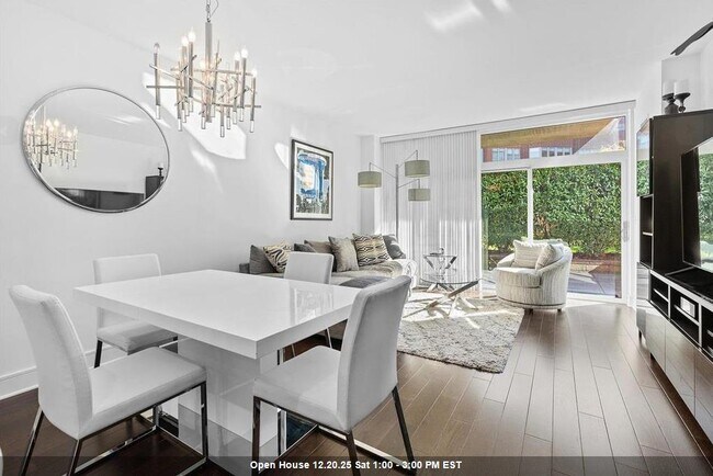 Building Photo - 1100 Maxwell Ln Unit 418