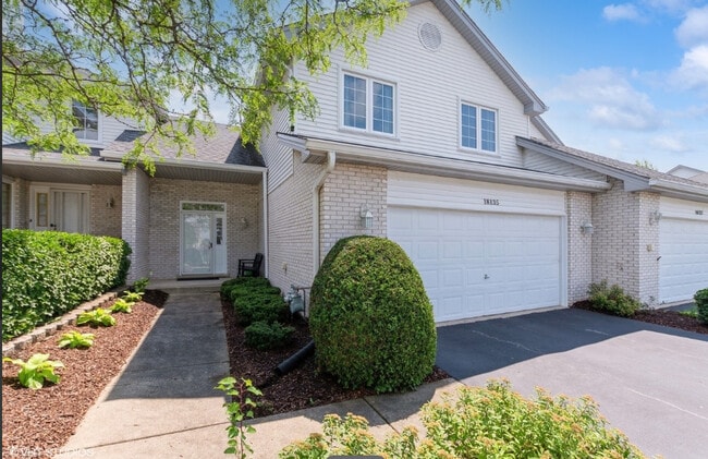 Building Photo - 18135 Pheasant Lake Dr Rental