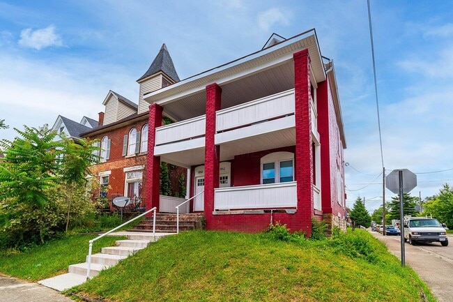 Building Photo - 850 Wilson Ave Rental