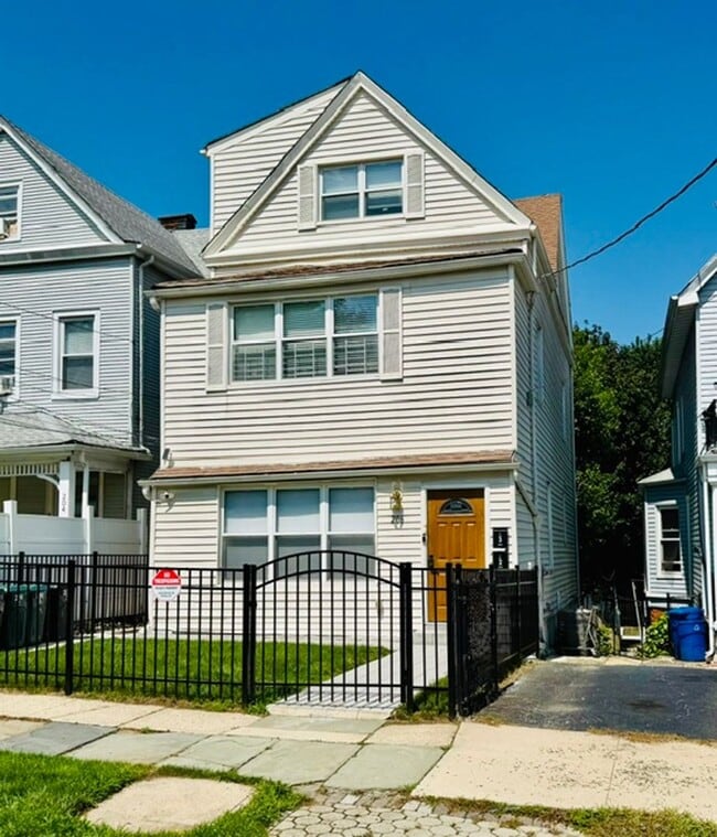 Building Photo - 206 N Terrace Ave Unit 3Fl