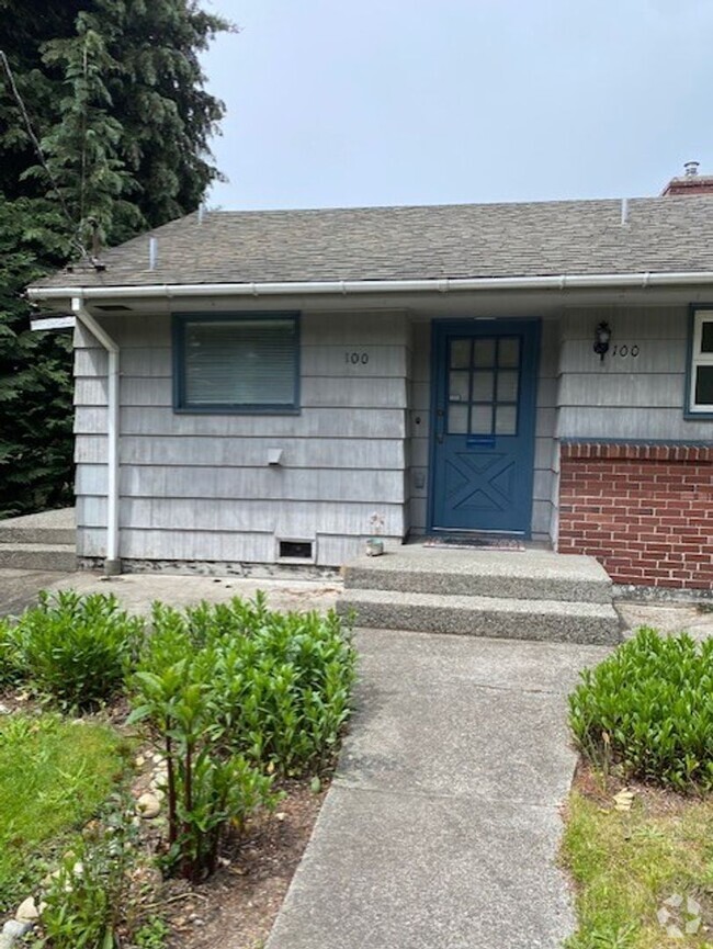 Building Photo - Cute home on a quiet street. Pets are welc...