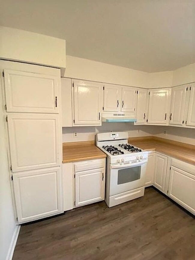 Photo - 663 Shropshire Ave