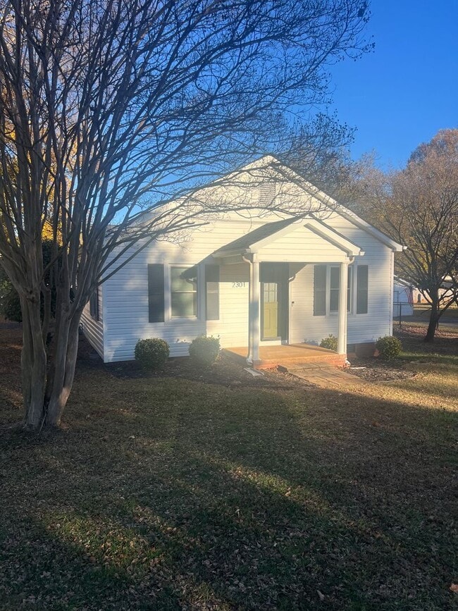 Building Photo - 2301 S Ridge Ave