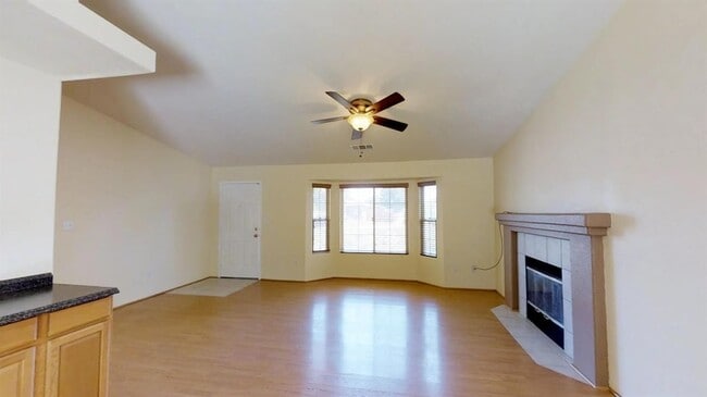 Photo - 600 Hazelhurst Way