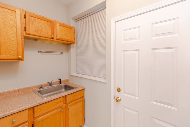 Photo - 429 E Oakwood Blvd Unidad 7