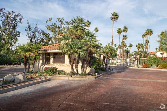 Photo - 500-505 S Farrell Dr