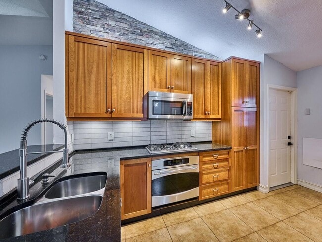 Photo - 17567 84th Ct N Casa