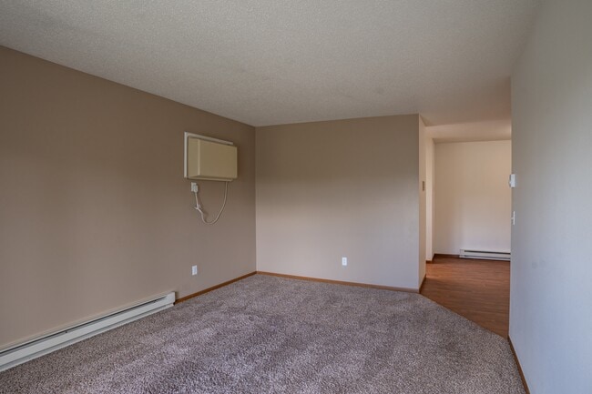 Fargo, ND Briar Pointe Apartments | Living - Briar Pointe