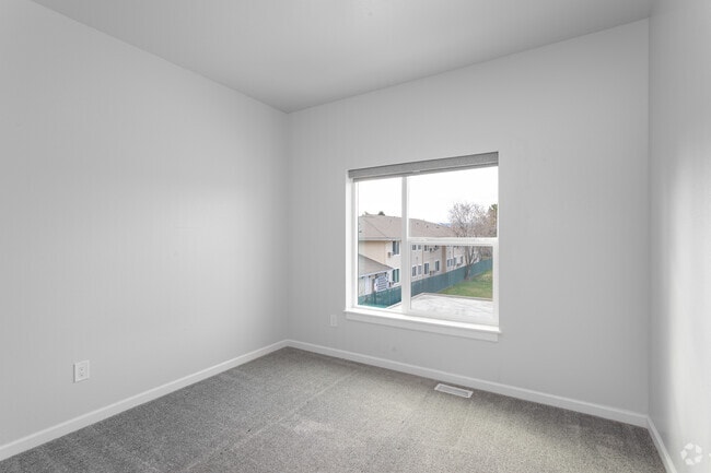 3BR, 3BA - 1,480SF