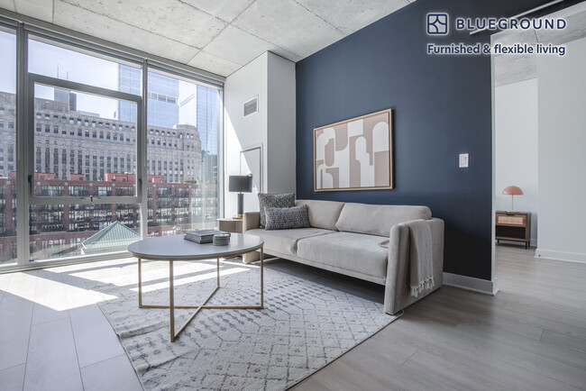 Building Photo - 311 W Illinois St Rental