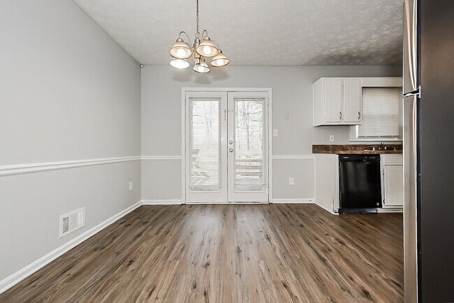 Photo - 308 Winchester Ct