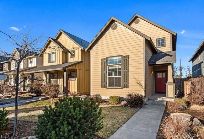 Building Photo - Beautiful townhome in Empire Crossing with mountain views!