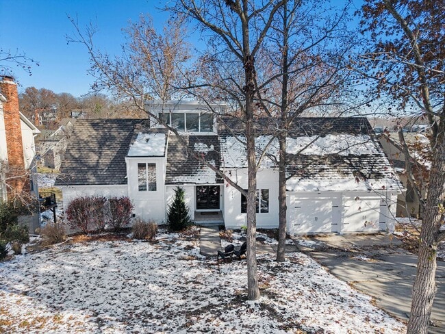 Photo - Renovated Lakefront 5 Bedroom Home with 2 Garages!