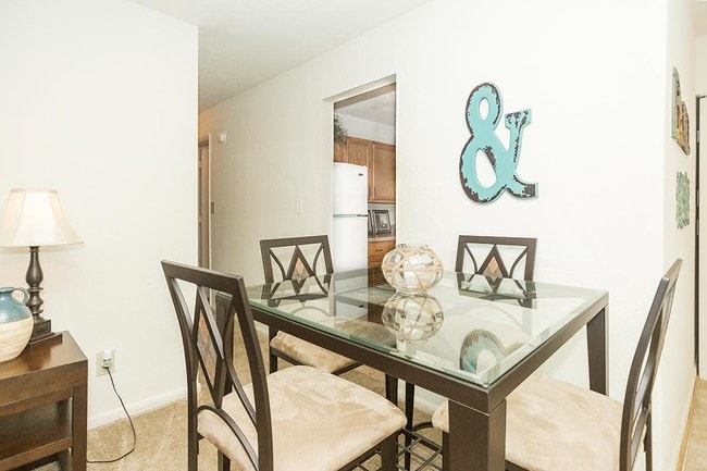 Modelo de comedor - Oakmont North Apartments