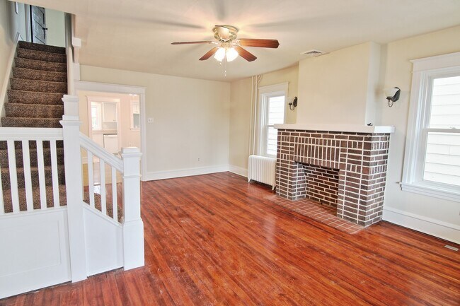 Photo - Beautifully Renovated 3BD/1BA Twin!