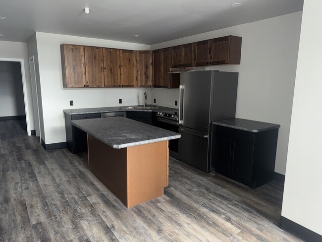 Photo - 824 W 8th St Apartment