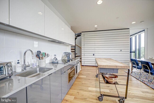 Photo - 57 N St NW Unidad 525