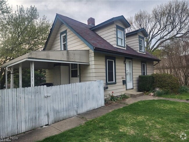 Building Photo - 1920 17th St SW Rental
