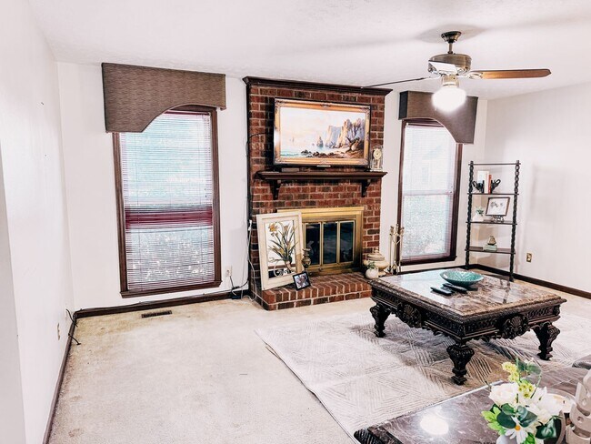 Photo - 617 Lufkin Cir