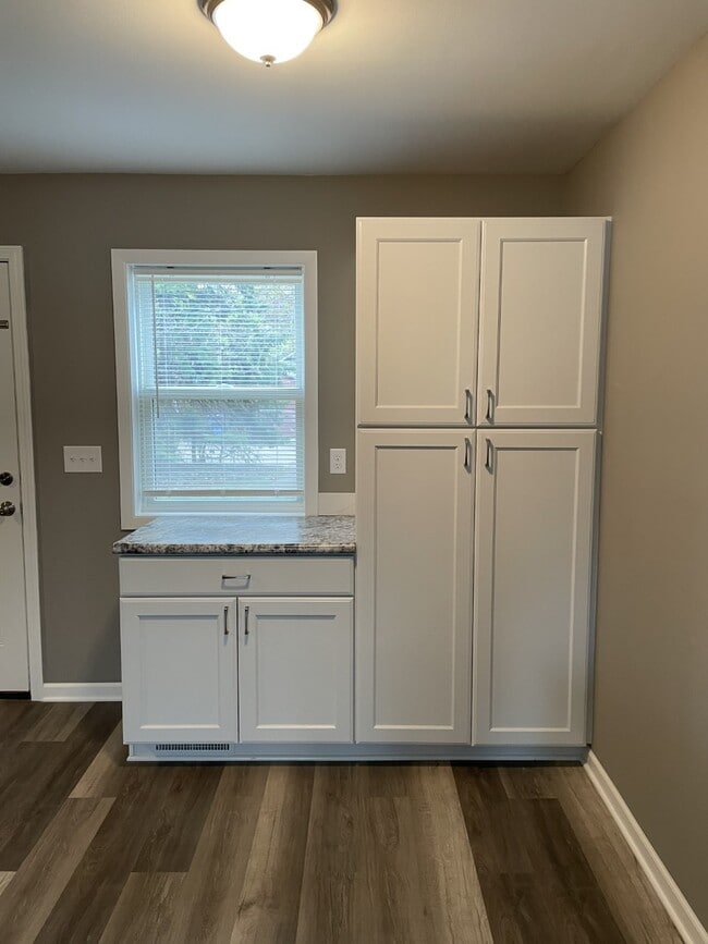 Photo - 723 Tyler St NE