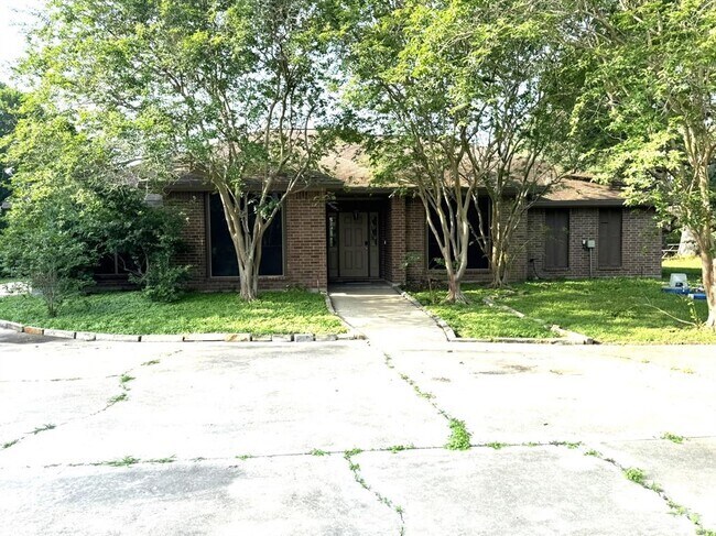 Building Photo - 772 Riverside Dr Rental