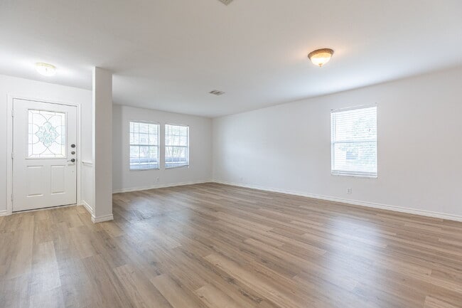 Photo - 228 Sophia Cir