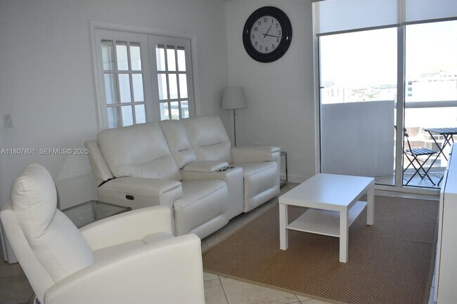 Photo - 6365 Collins Ave Unidad 2110