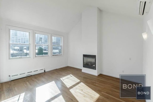 Photo - 318 East 89 Street