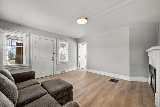Photo - 4525 5th Ave NE Unit 1A