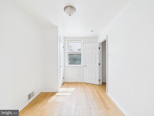 Photo - 3830 Fairmount Ave