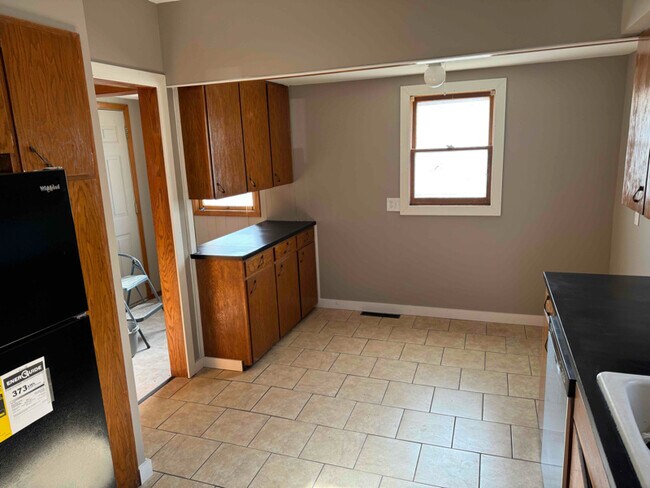 Photo - 503 7th Ave W