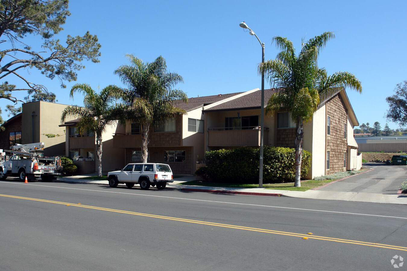 Photo - 250 S Sierra Ave Apartamentos