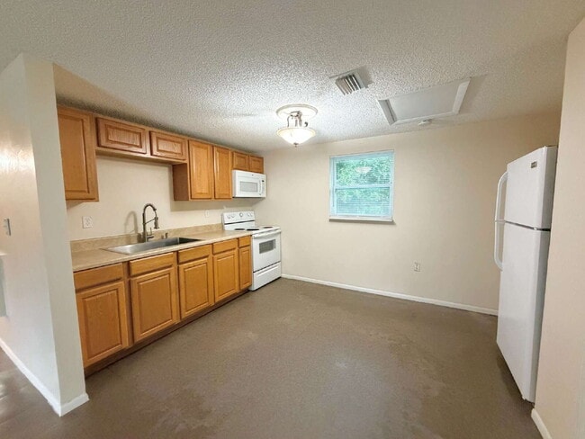 Photo - "Charming 3-Bedroom Gem in Land O' Lakes – Your Cozy Retreat Awaits!"