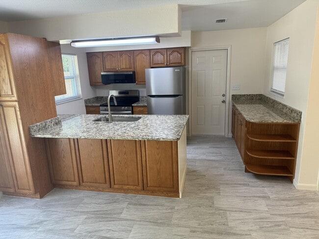 Photo - 970 Butia St