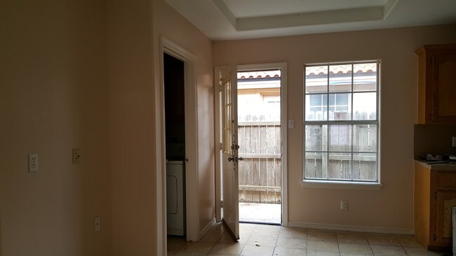 Dining Room - 2512 Redbud Ave Unit 2