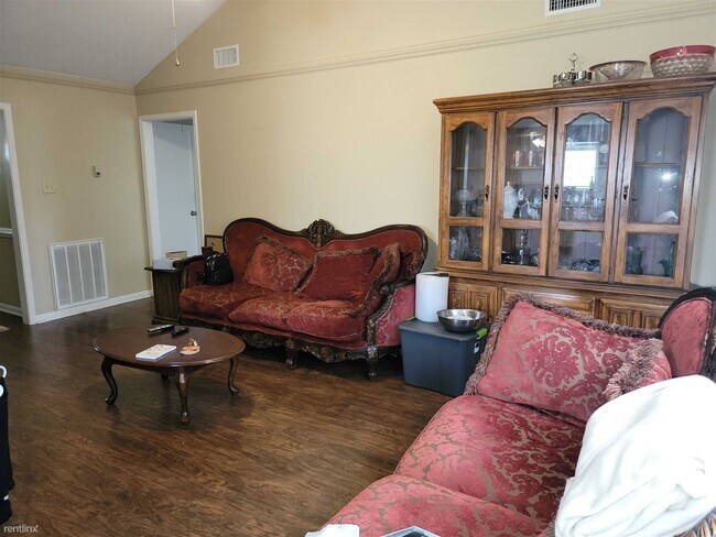 Photo - 3 br, 2 bath House - 3900 Windwood Cir