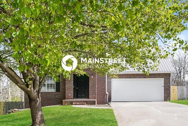 Building Photo - 3 Bedroom Pet-Friendly Home in Knoxville, TN with Main Street Renewal