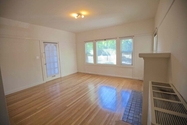 Photo - Beautiful, spacious 1-bdr with new windows, great wood floors, and lots of storage space Unit 2339