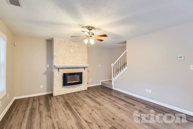 Photo - 407 Emerald Trce