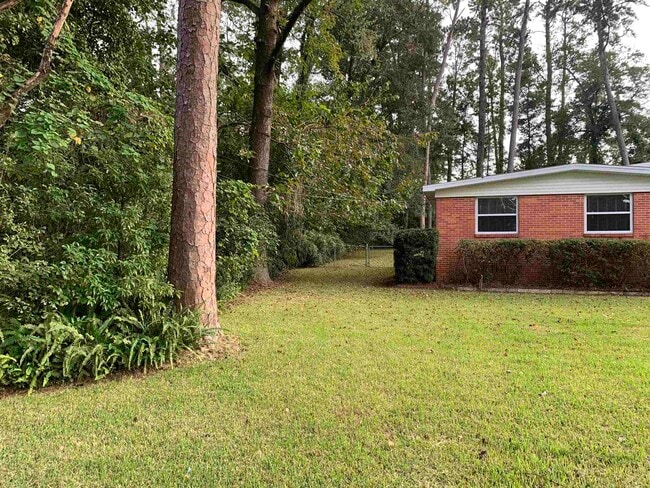 Photo - 1915 Sunset Ln