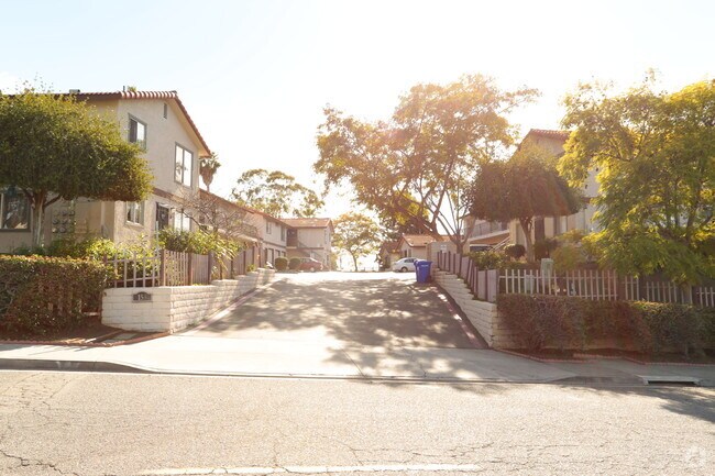 Photo - 155 E East Dr