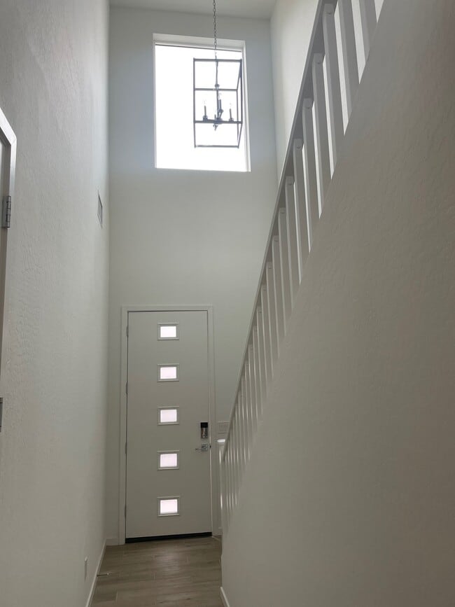 Photo - 901 S Smith Rd