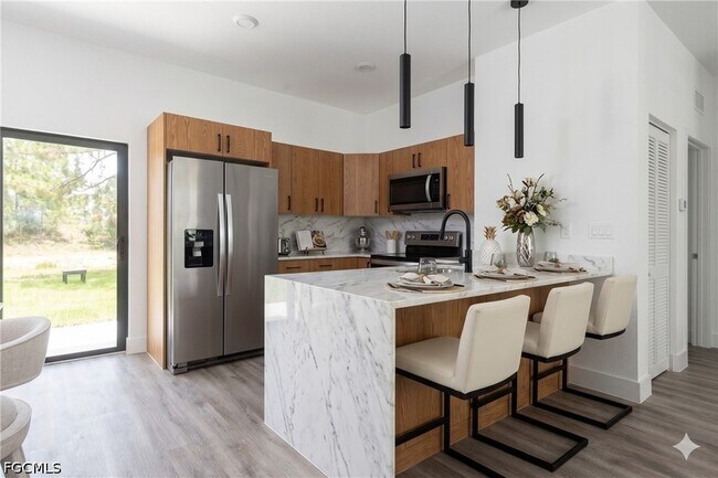 Photo - 1217 Cellini St E