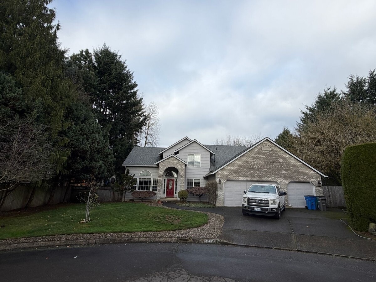 Photo - Lovely 4 BD | 2.5 BA | 2,470 SF | 3-Car Garage | Cul-de-Sac Lot | Barberton